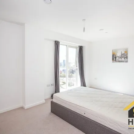 Image 6 - 25 Silvertown Way, London, E16 1EA, United Kingdom - Apartment for rent