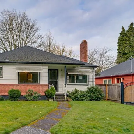 Buy this 2 bed house on 5805 Northeast 19th Avenue in Portland, OR 97211