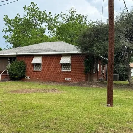 Buy this 2 bed house on Avenue B in Palestine, TX 75803