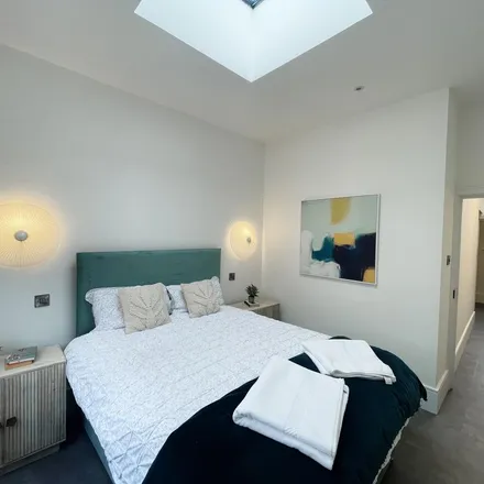 Rent this 2 bed apartment on Brondesbury Road in London, NW6 6BX