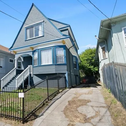 Buy this 3 bed house on 876 37th Street in Oakland, CA 94609