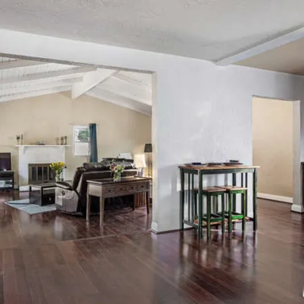 Image 3 - 7157 Tunney Avenue, Los Angeles, CA 91335, USA - House for sale