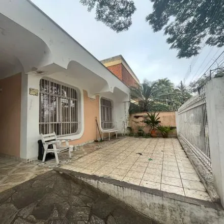 Buy this 6 bed house on Avenida José Cândido Porto in Vila Branca, Jacareí - SP