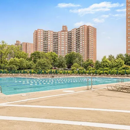 Image 3 - 5700 Arlington Avenue, New York, NY 10471, USA - Condo for sale