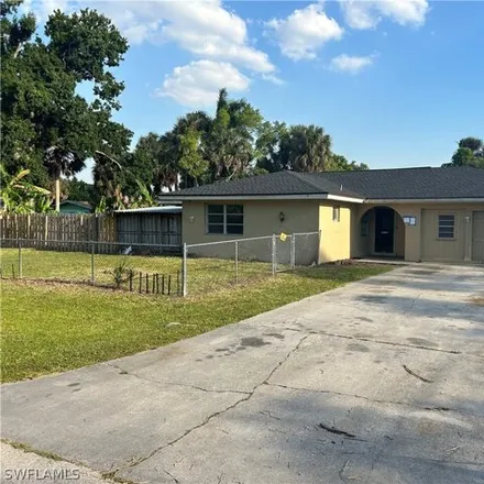 Image 1 - 673 July Circle, Palm Island, North Fort Myers, FL 33903, USA - House for sale