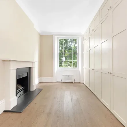 Rent this 6 bed apartment on Notting Hill Dental Clinic in 45 Hereford Road, London