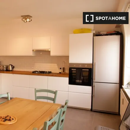 Rent this studio apartment on Résidence Les Fleurs in Avenue Le Marinel - Le Marinellaan 146, 1040 Etterbeek