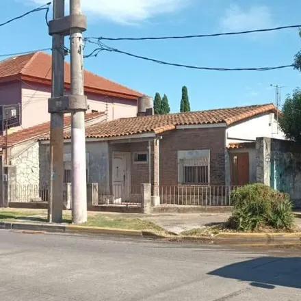 Buy this 3 bed house on General Manuel Savio 3107 in Quilmes Oeste, 1886 Quilmes