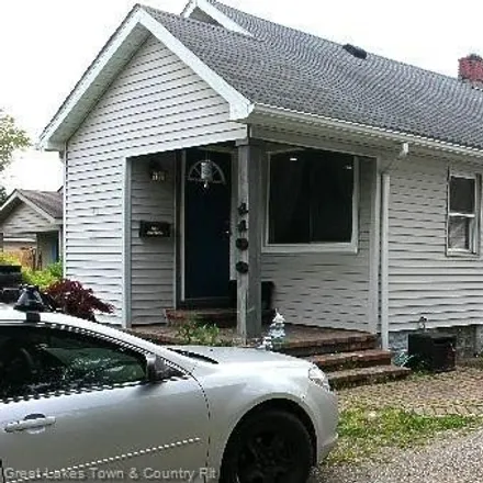 Buy this 2 bed house on 1120 Holbrook Street in Waterford Township, MI 48328