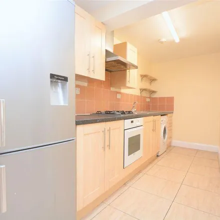 Image 4 - Crendon Street, High Wycombe, HP13 6NQ, United Kingdom - Apartment for rent