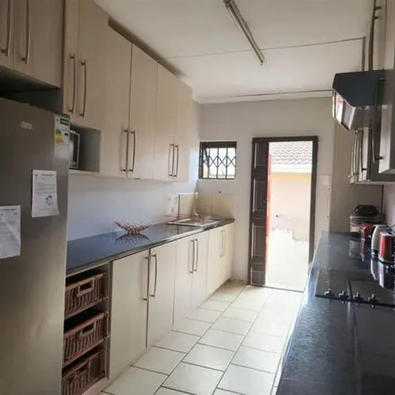 Image 3 - Snow Road, Fathridge, East London, 5252, South Africa - Apartment for rent
