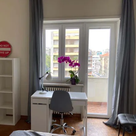 Rent this 3 bed room on Via Tiziano Vecellio in 46, 10126 Turin Torino