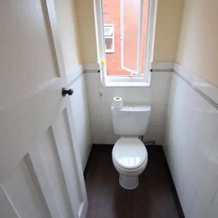 Rent this 6 bed duplex on 46 St Anne's Road in Leeds, LS6 3NY
