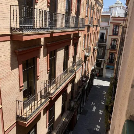 Image 7 - Calle Cuna, 39, 41003 Seville, Spain - Apartment for rent