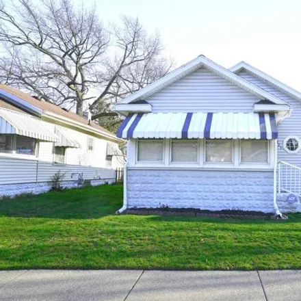 Buy this 2 bed house on 265 East Stanley Street in Mishawaka, IN 46545
