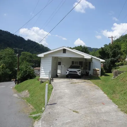 Image 2 - 979 Magnolia Avenue, Welch, WV 24801, USA - House for sale