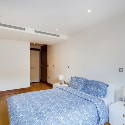 Rent this 3 bed apartment on 219 Baker Street in London, NW1 6XE