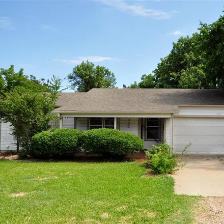 Buy this 2 bed house on 217 West Bufford Street in Burleson, TX 76028