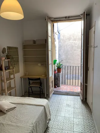 Rent this 3 bed room on la Rosa de Foc in Carrer de Joaquín Costa, 08001 Barcelona