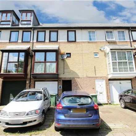Rent this 4 bed townhouse on Watersmeet Way in London, SE28 8PX