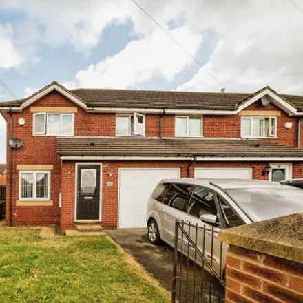 Buy this 3 bed townhouse on Newdale Avenue in Cudworth, S72 8XF
