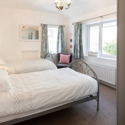 Rent this 8 bed duplex on Porthmadog in LL49 9TP, United Kingdom