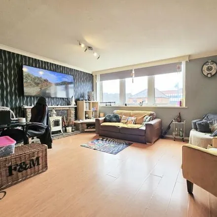 Image 3 - Eastwood Road, Rayleigh, SS6 7JE, United Kingdom - Apartment for sale