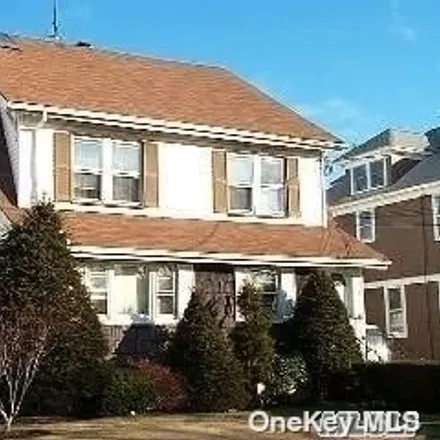 Rent this 2 bed house on 6 Wilson Street in Village of East Rockaway, NY 11518