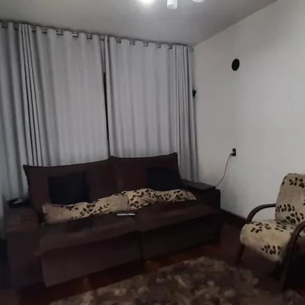 Buy this 5 bed house on Rua São Paulo in Centro, Divinópolis - MG