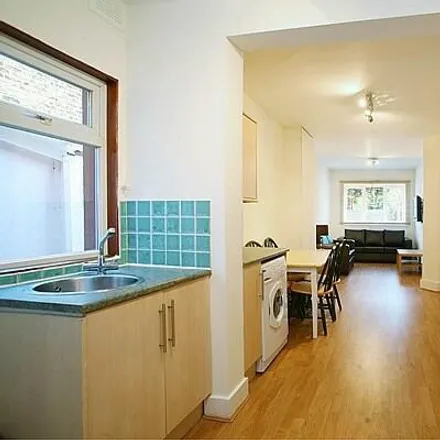 Rent this 5 bed townhouse on Effingham Road in London, N8 0AL