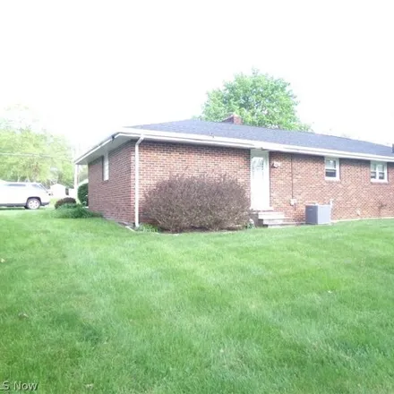 Image 2 - 1855 Christopher Drive, Krumroy, Springfield Township, OH 44312, USA - House for sale