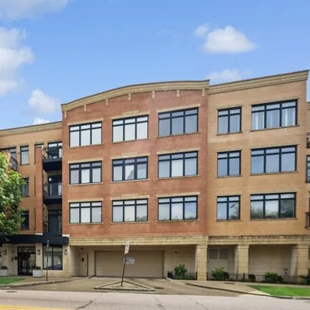 Buy this 2 bed condo on 311 South Boulevard in Oak Park, IL 60302