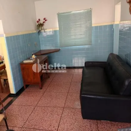 Buy this 2 bed house on Rua Vieira Gonçalves in Martins, Uberlândia - MG