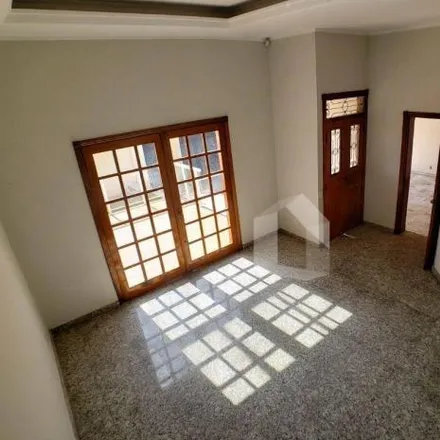 Buy this 5 bed house on Estacionamento da Congregação Cristã no Brasil in Rua Jamaica, Jardim Centenário