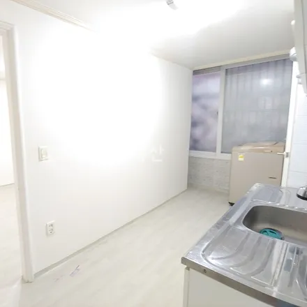 Image 1 - 서울특별시 서초구 잠원동 28-5 - Apartment for rent