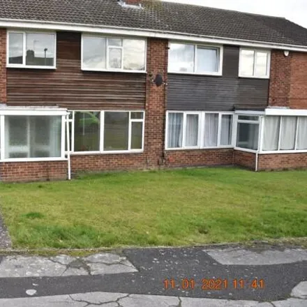 Rent this 3 bed duplex on Kilby Close in Wellingborough, NN8 2BG