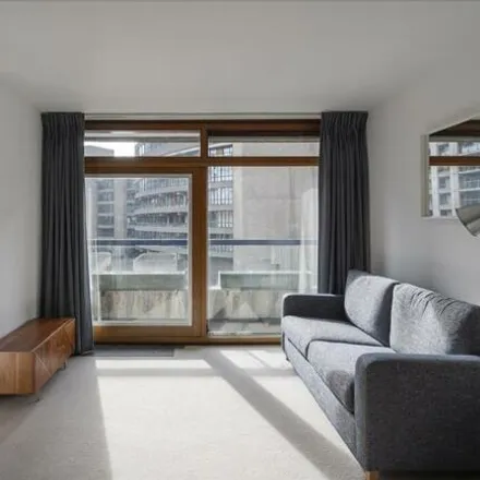 Image 2 - Ben Jonson House, Cromwell Place, Barbican, London, EC2Y 8NB, United Kingdom - Room for rent