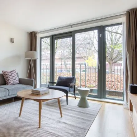 Rent this 3 bed apartment on Freeling Street in London, N1 0GJ