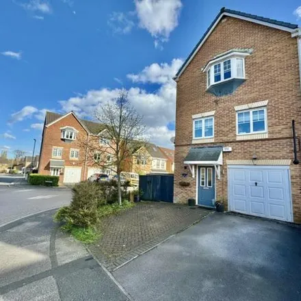 Buy this 4 bed townhouse on Fern View in Gomersal, BD19 4PE