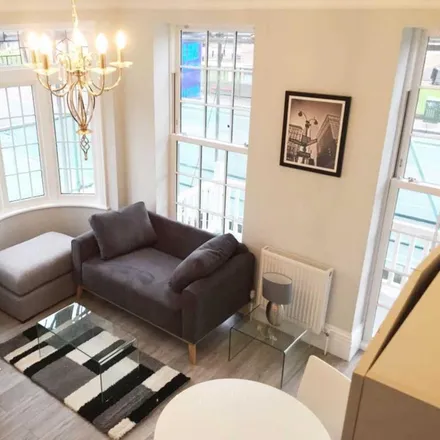 Rent this studio apartment on 95 Dordrecht Road in London, W3 7TF