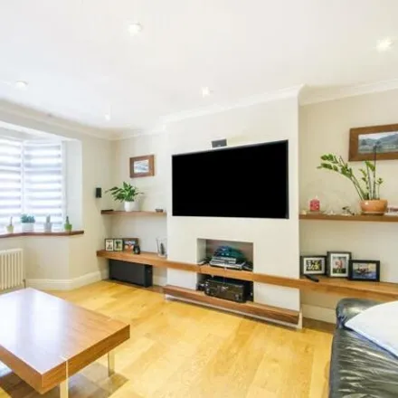 Buy this 6 bed duplex on York Road in Oakleigh Park, London
