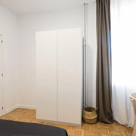 Rent this 4 bed apartment on Calle de Toledo in 98, 28005 Madrid