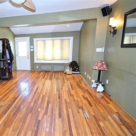 Image 3 - 6302 Avenue T, New York, NY 11234, USA - House for sale