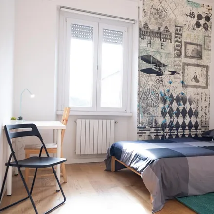 Rent this 3 bed room on Scuola primaria Fausto Cecconi in Via dei Glicini, 60