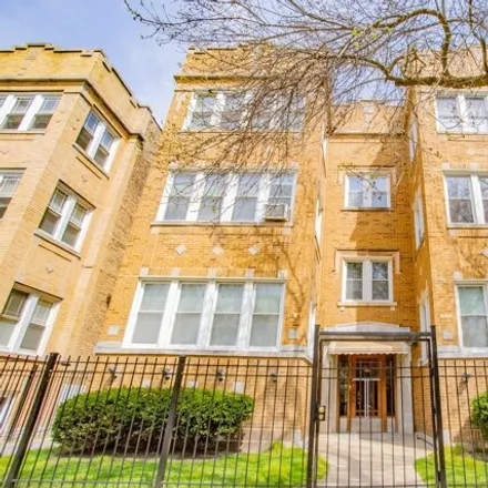 Rent this 3 bed condo on 2532-2534 West Winnemac Avenue in Chicago, IL 60625