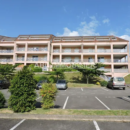 Rent this 1 bed apartment on 17 Boulevard Louis Blanc in 87000 Limoges, France