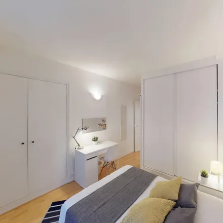 Image 2 - 27 rue Lemercier - Room for rent