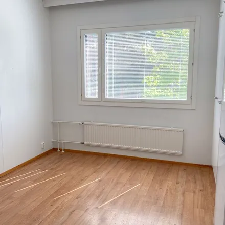Rent this 2 bed apartment on Karhuntie 8 in 13600 Hämeenlinna, Finland