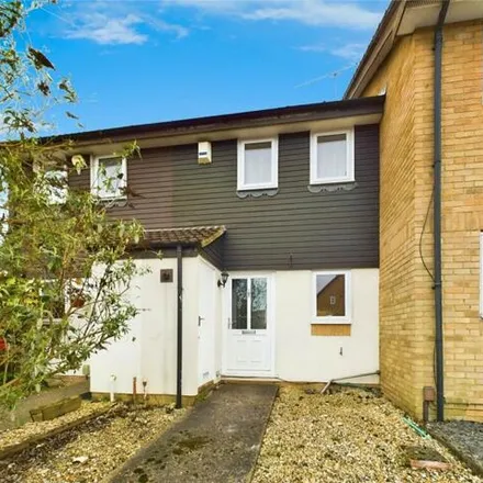 Buy this 2 bed townhouse on 68 Beaconsfield Way in Reading, RG6 5UX