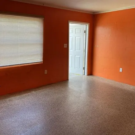 Rent this 2 bed apartment on West Anderson Street and Glenn Alley in Anderson Street, Orlando